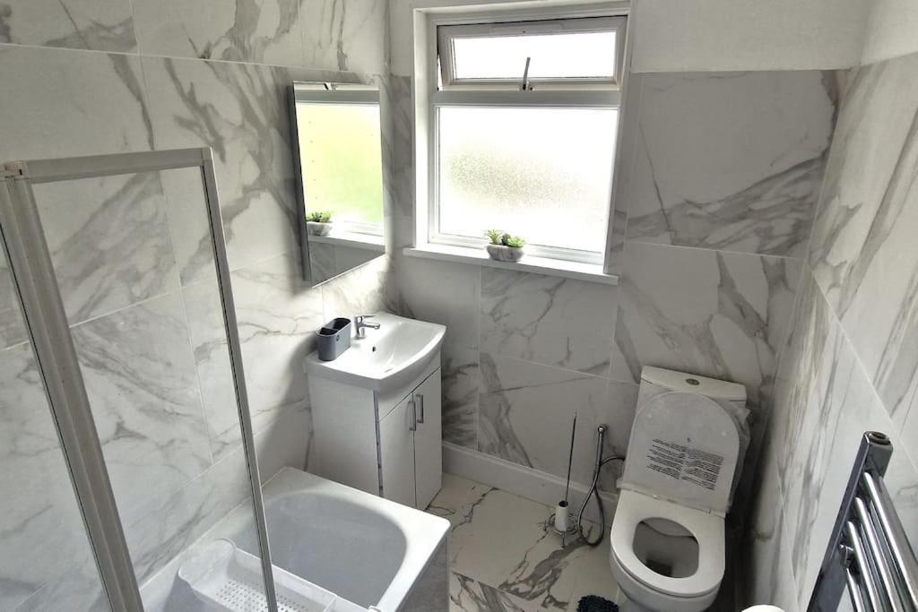 Home In Harrow/Wembley Harrow on the Hill Bagian luar foto